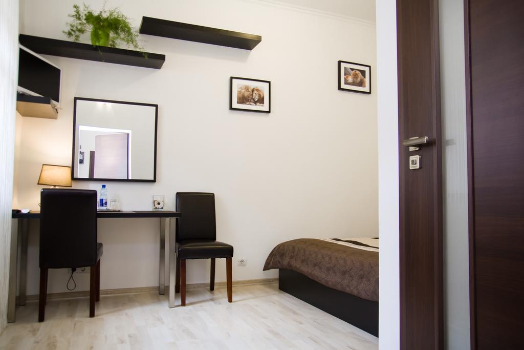 Leo Apartment Bratislava Exteriör bild
