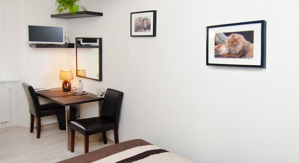 Leo Apartment Bratislava Exteriör bild