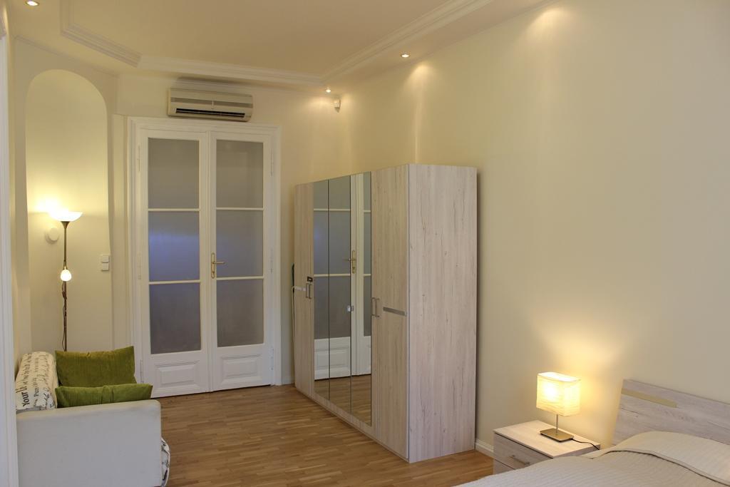 Leo Apartment Bratislava Exteriör bild